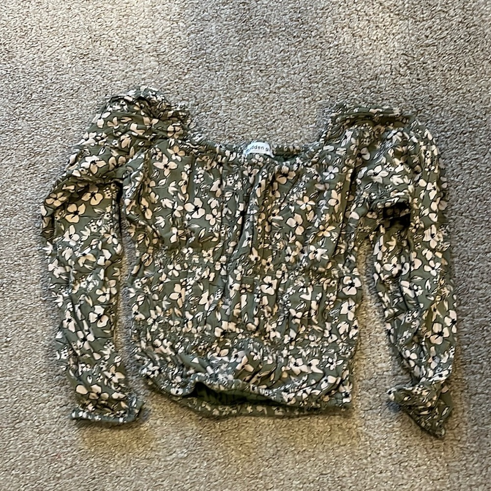 Girls floral shirt size 8/10 medium Madden Girl